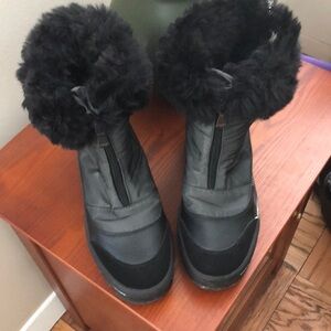 Beautiful Pajar Canada snow boots size 9
